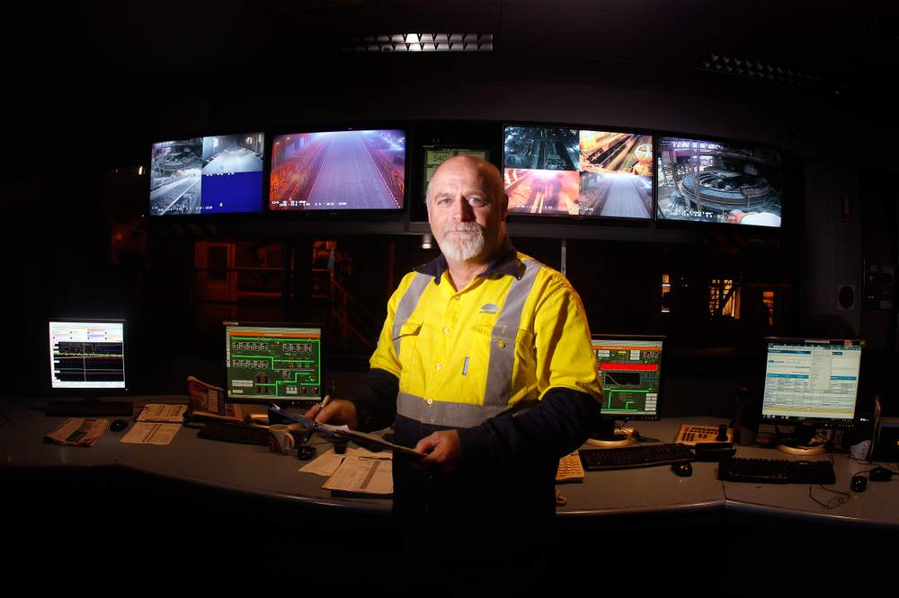 Shane Carey in the sinter plant operating room. Behind him are screens that allow him to keep track of the various stages of the sinter-making process.
